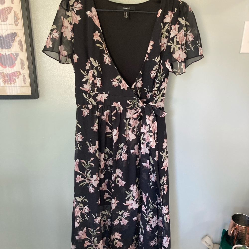Forever 21 chiffon floral wrap dress